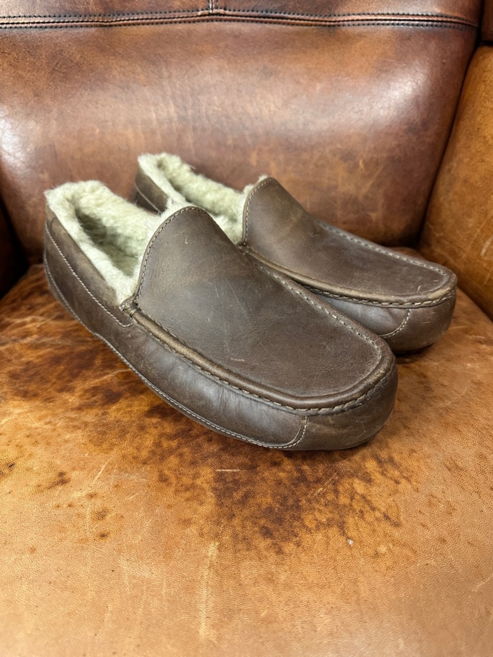 UGG Men's 122 Brown Leather Shearling-Lined Slip-On Loafers